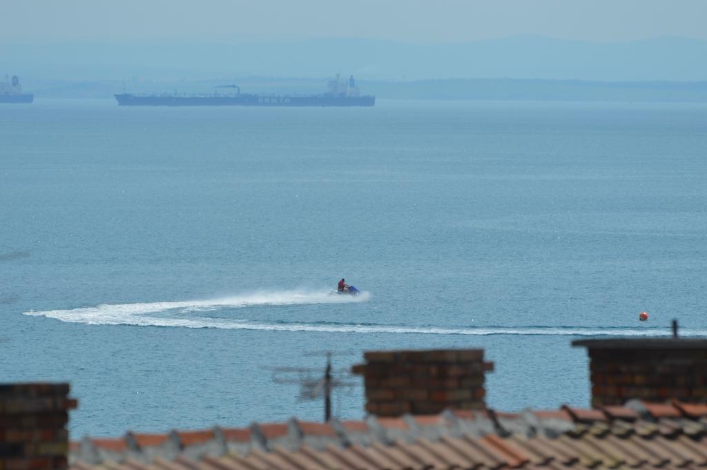 Stamatovi Family Hotel Pomorie Buitenkant foto