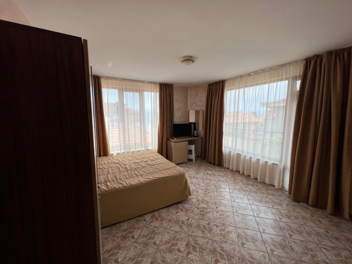 Stamatovi Family Hotel Pomorie Buitenkant foto