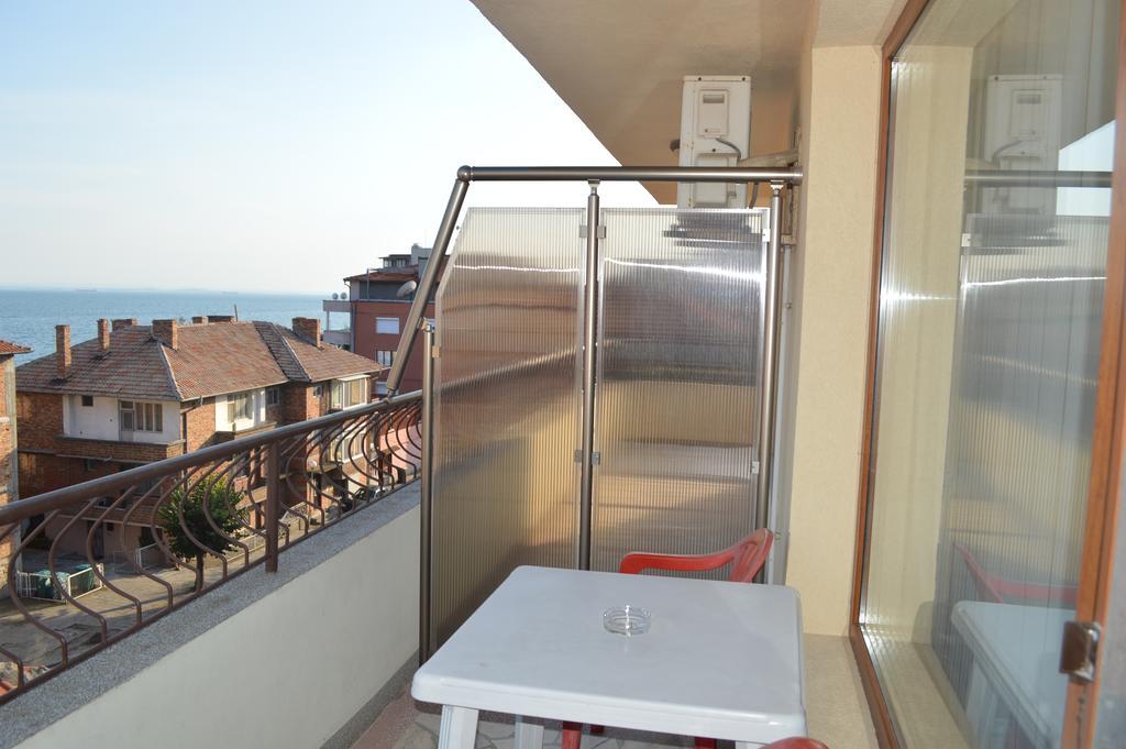 Stamatovi Family Hotel Pomorie Buitenkant foto